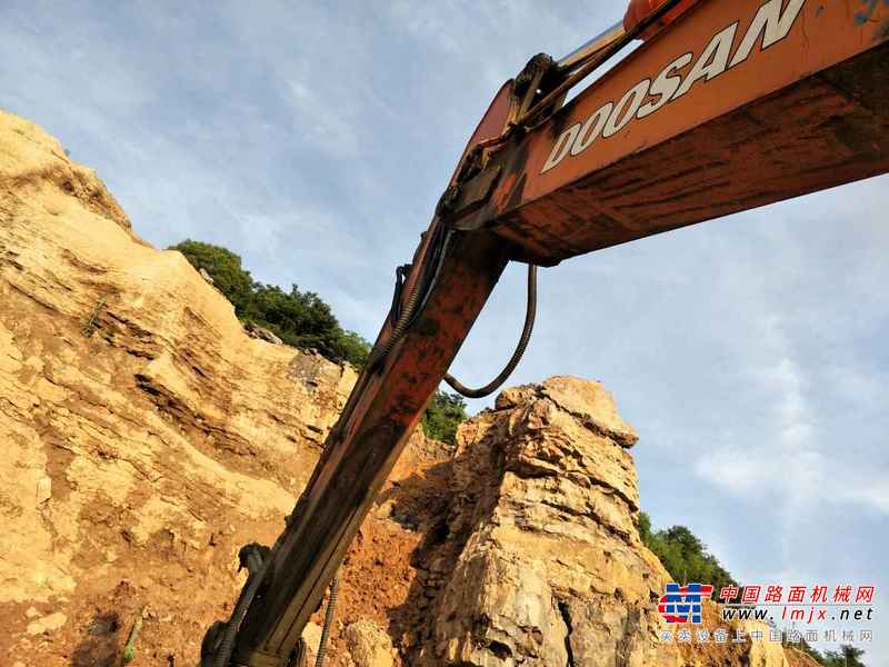江西出售转让二手12000小时2010年斗山DH220挖掘机
