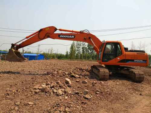 山东出售转让二手8000小时2010年斗山DH225LC挖掘机