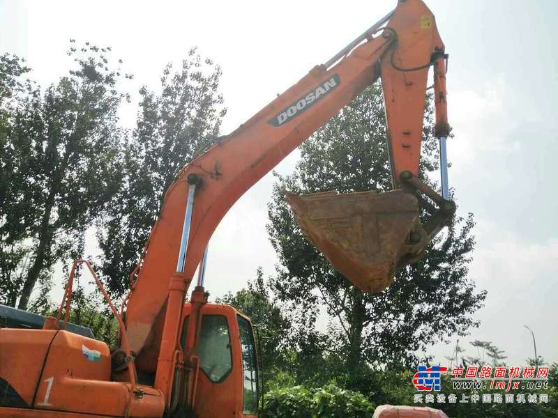 山东出售转让二手8000小时2011年斗山DH370LC挖掘机