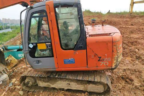 江西出售转让二手7500小时2010年日立EX70挖掘机