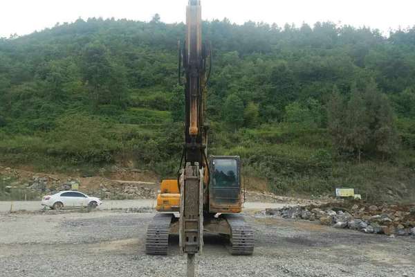 贵州出售转让二手9100小时2012年龙工LG6235挖掘机