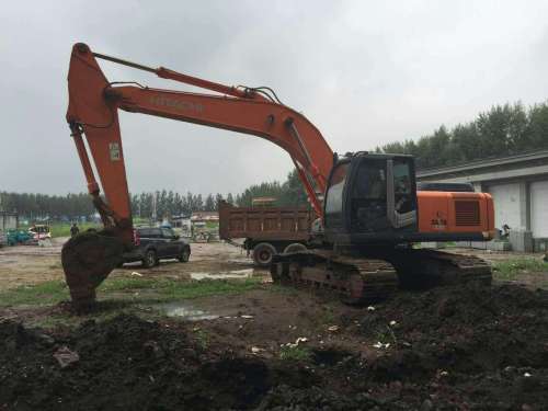 黑龙江出售转让二手9000小时2010年日立ZX240挖掘机