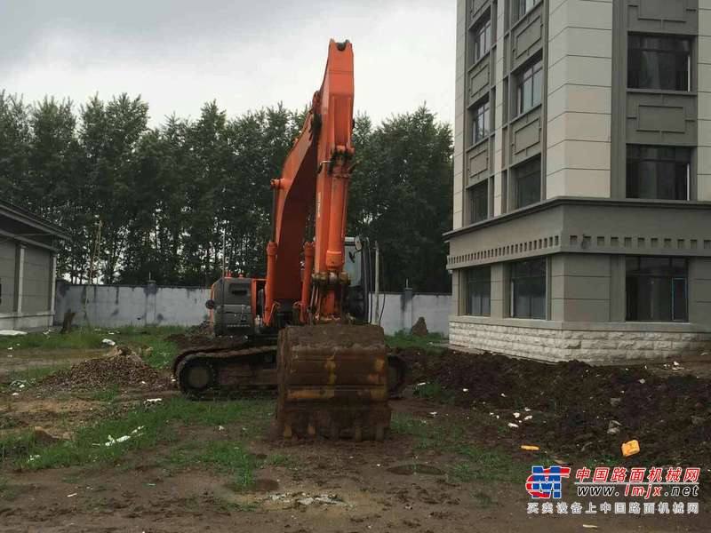 黑龙江出售转让二手9000小时2010年日立ZX240挖掘机