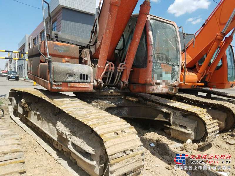 内蒙古出售转让二手7000小时2011年斗山DX300LC挖掘机