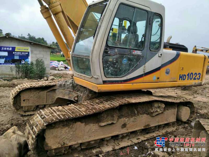 云南出售转让二手8652小时2010年加藤HD1023挖掘机