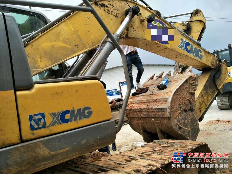 贵州出售转让二手5300小时2012年徐工XE215C挖掘机