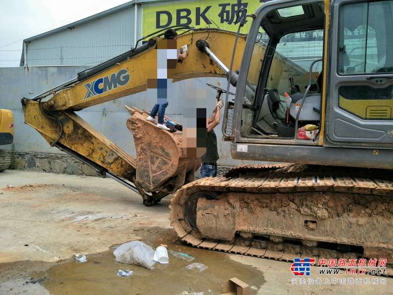 贵州出售转让二手5300小时2012年徐工XE215C挖掘机