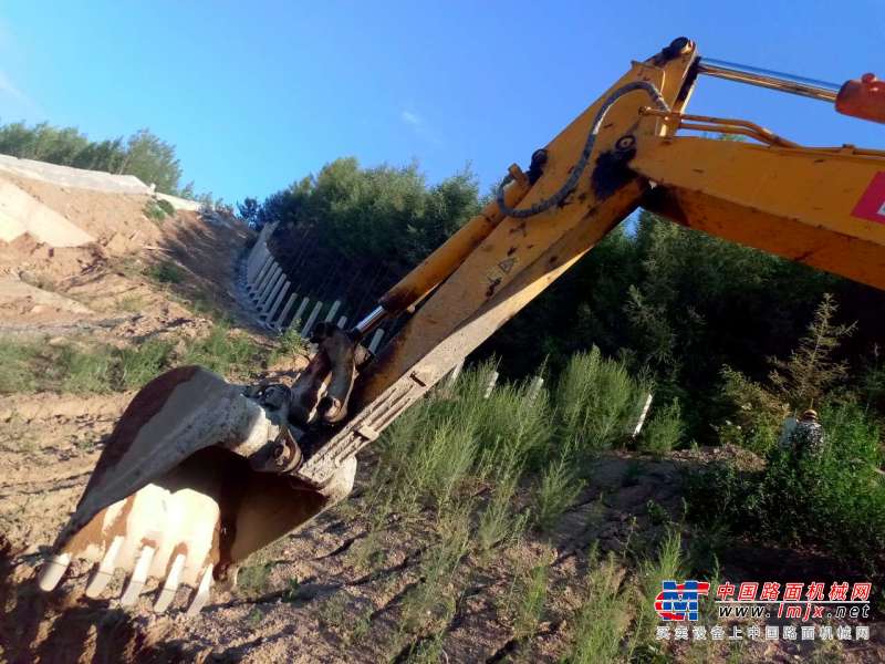 黑龙江出售转让二手8500小时2010年福田雷沃FR65挖掘机