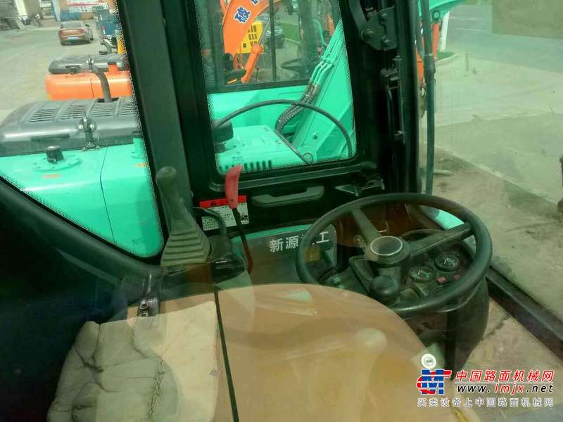 黑龙江出售转让二手100小时2017年犀牛重工轮挖WLY6180挖掘机