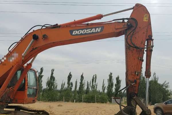 内蒙古出售转让二手6000小时2011年斗山DX300LC挖掘机