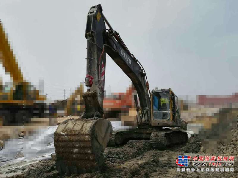 辽宁出售转让二手10000小时2009年沃尔沃EC240B挖掘机