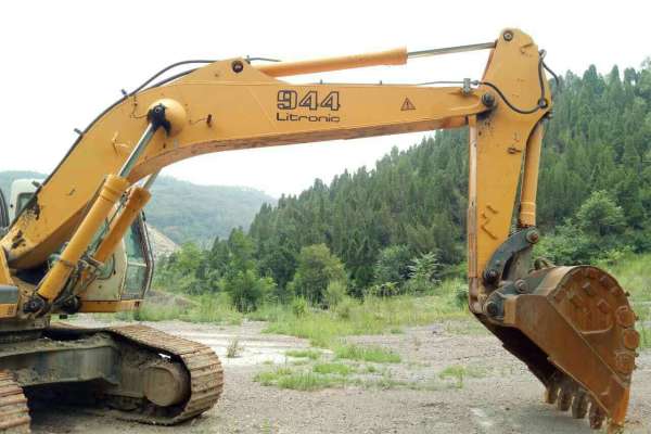 山西出售转让二手4300小时2012年利勃海尔R944C挖掘机