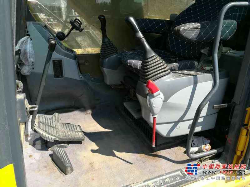 黑龙江出售转让二手16000小时2006年小松PC220挖掘机