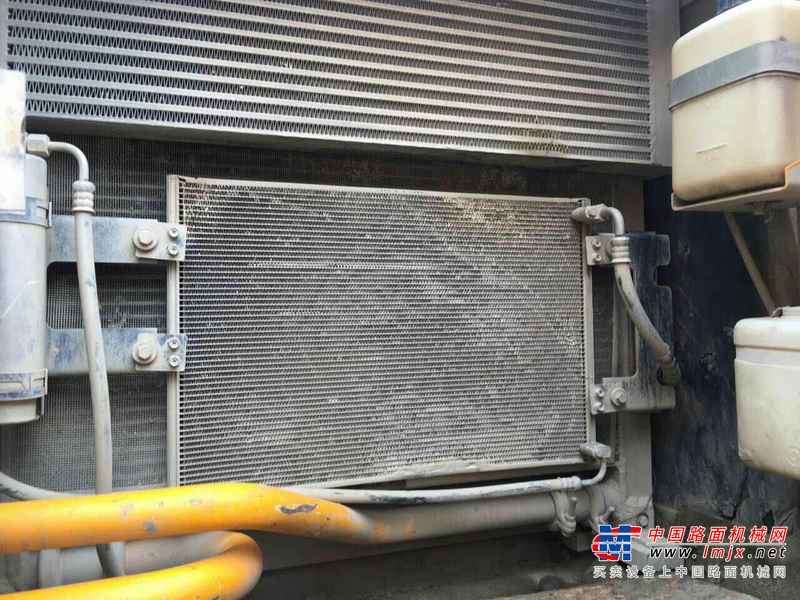 陕西出售转让二手8000小时2009年龙工LG6215挖掘机