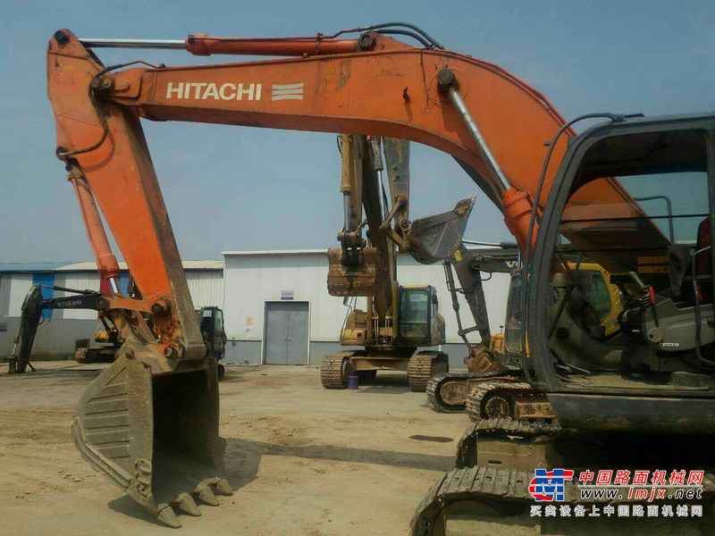 陕西出售转让二手8000小时2010年日立ZX240挖掘机