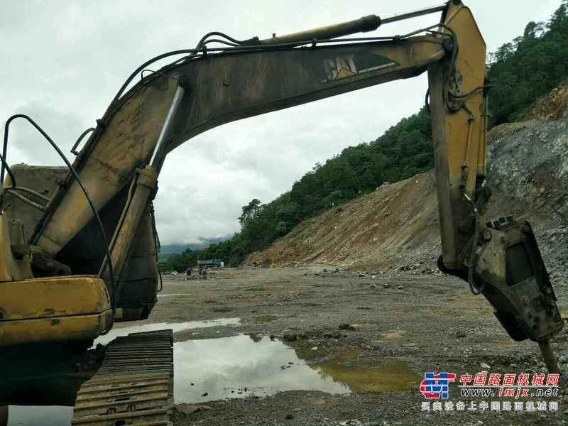 云南出售转让二手15412小时2003年卡特彼勒320C挖掘机