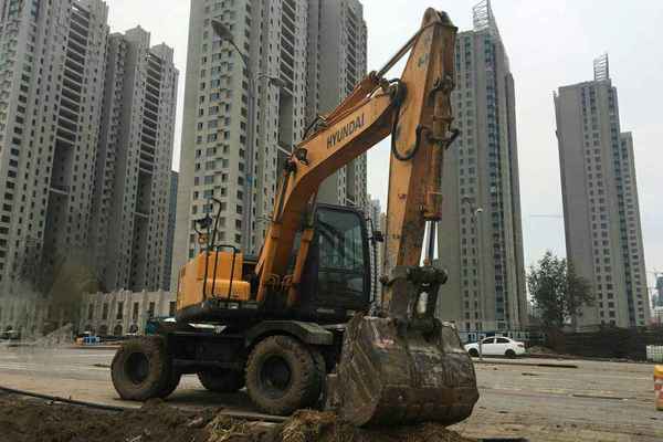 山西出售转让二手5000小时2013年现代R150挖掘机