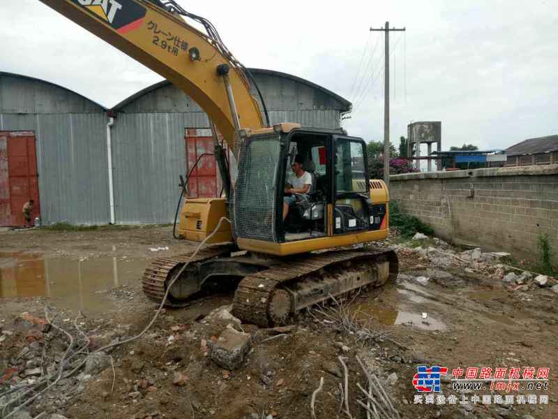 云南出售转让二手2865小时2015年卡特彼勒320D2挖掘机