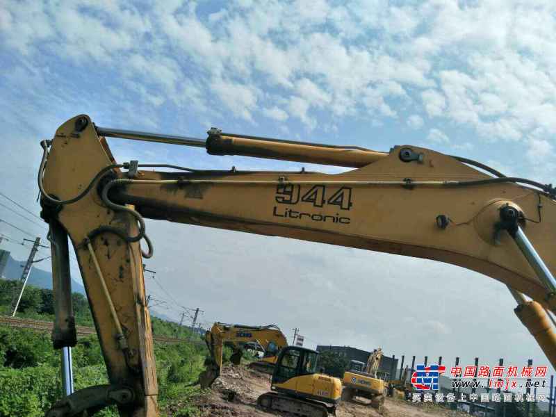 重庆出售转让二手12000小时2010年利勃海尔R944B挖掘机