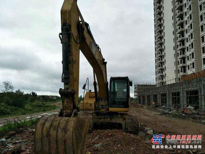 湖北出售转让二手9600小时2011年卡特彼勒320D挖掘机