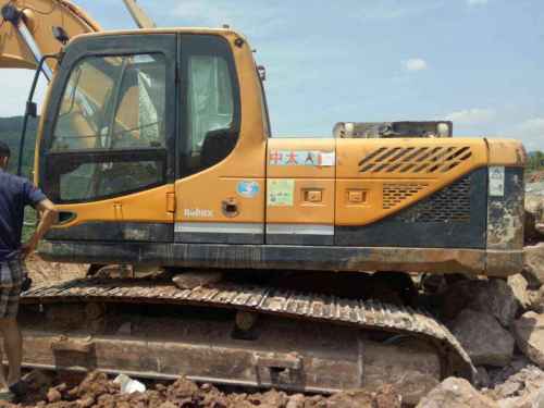 四川出售转让二手9000小时2011年现代R265LC挖掘机