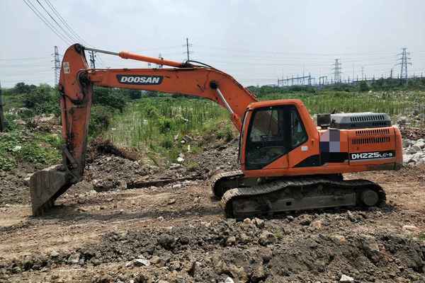 安徽出售转让二手7000小时2011年斗山DH225挖掘机