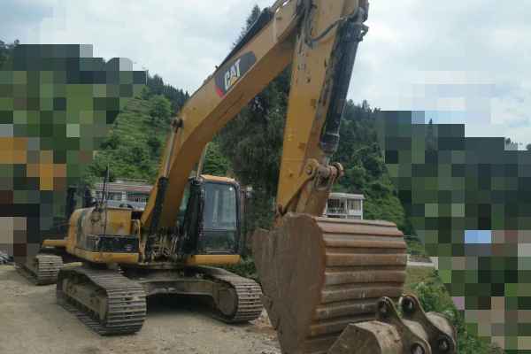 贵州出售转让二手2600小时2014年卡特彼勒324D挖掘机