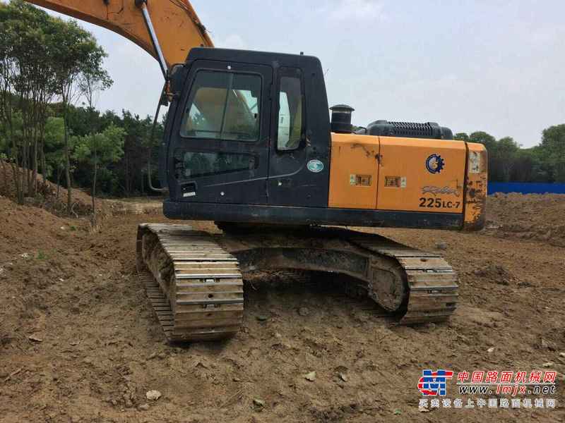 河南出售转让二手8300小时2011年现代R225LC挖掘机