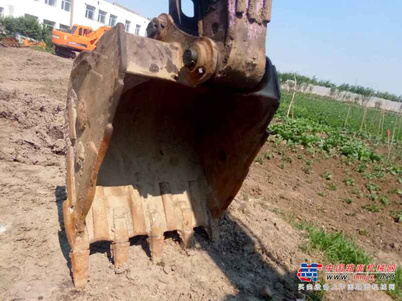 黑龙江出售转让二手10000小时2004年住友SH215U挖掘机