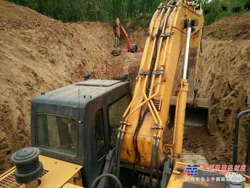山东出售转让二手8000小时2010年现代R305LC挖掘机