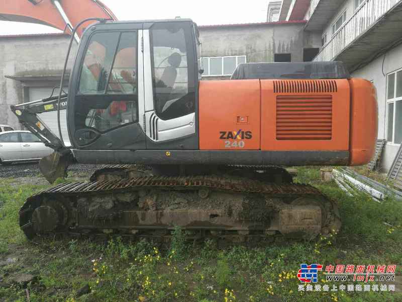 黑龙江出售转让二手16000小时2010年日立ZX240挖掘机