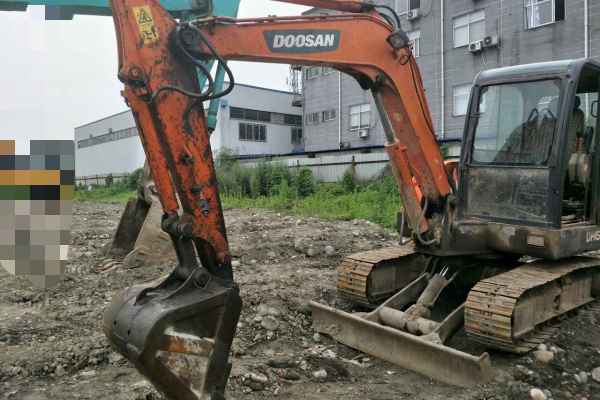 四川出售转让二手5326小时2012年斗山DH60挖掘机