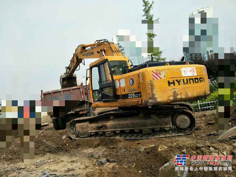 甘肃出售转让二手16000小时2007年现代R225LC挖掘机