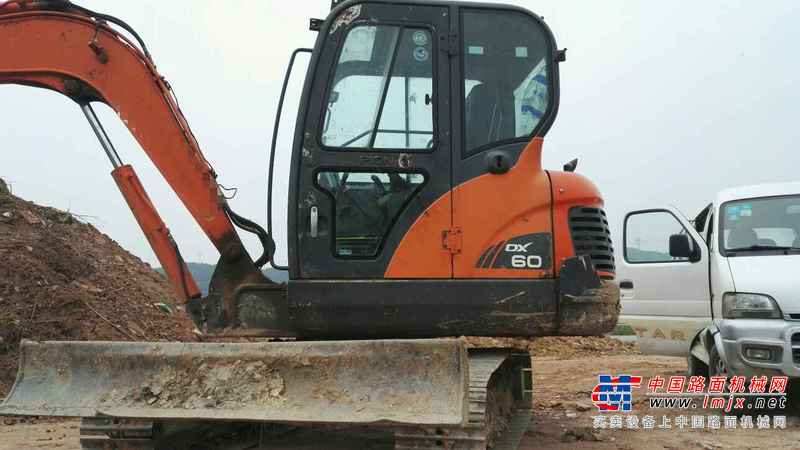 四川出售转让二手9780小时2009年斗山DX60挖掘机