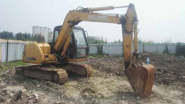 湖北出售转让二手7800小时2010年柳工CLG907挖掘机