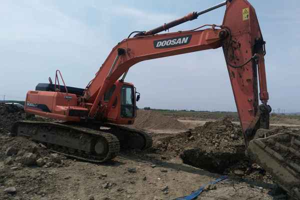 内蒙古出售转让二手9000小时2011年斗山DH300LC挖掘机