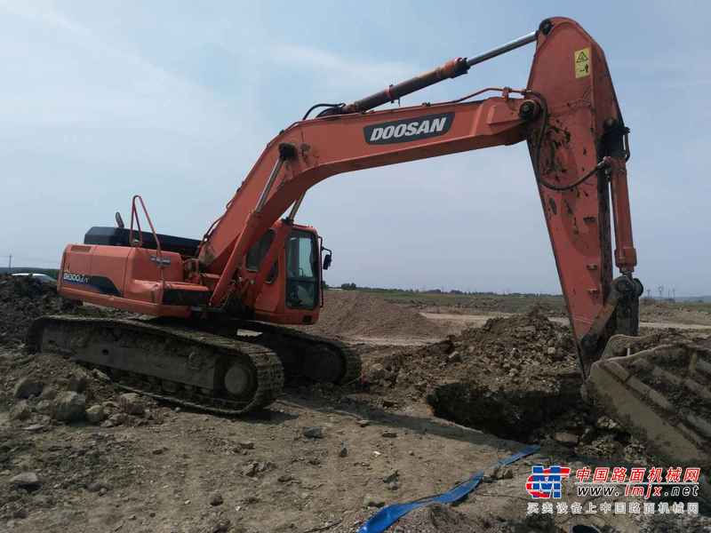 内蒙古出售转让二手9000小时2011年斗山DH300LC挖掘机