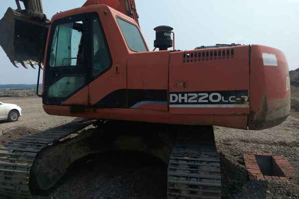 黑龙江出售转让二手12000小时2007年斗山DH220LC挖掘机