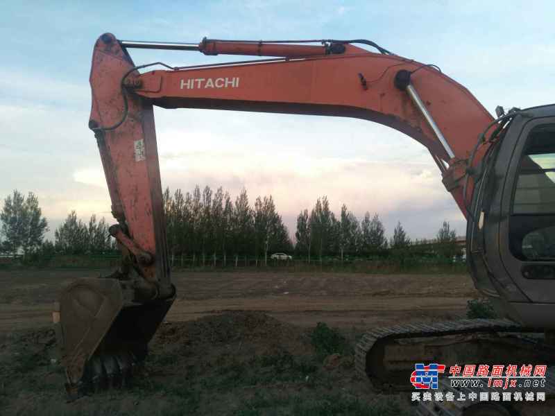 黑龙江出售转让二手12000小时2006年日立ZX240LC挖掘机