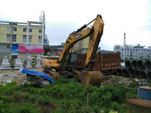 云南出售转让二手4200小时2013年三一重工SY305C挖掘机