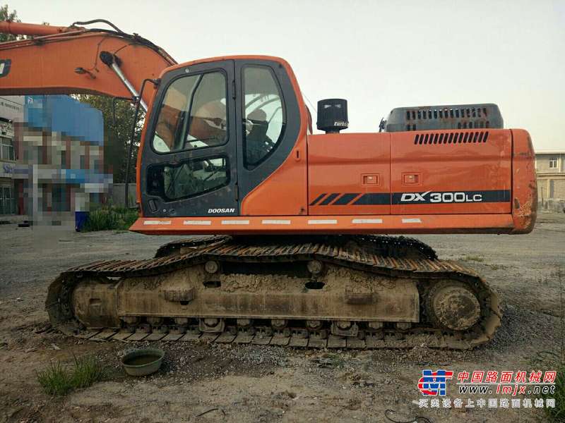 山西出售转让二手8000小时2010年斗山DX260LC挖掘机