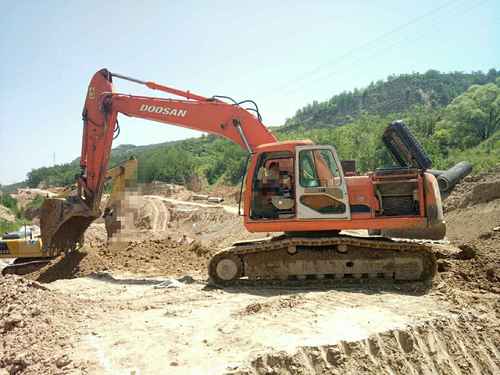 山西出售转让二手8000小时2009年斗山DH225挖掘机