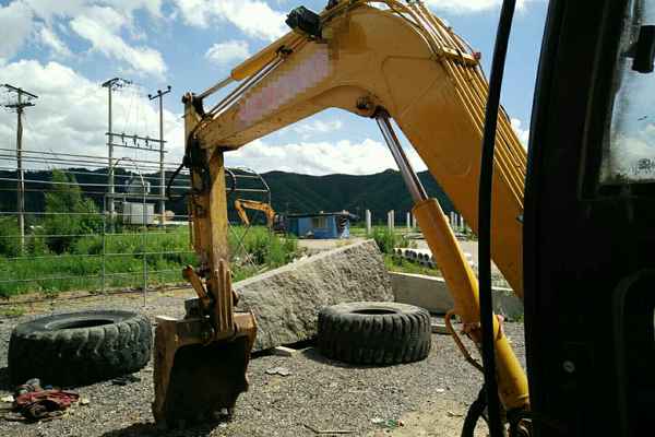 河北出售转让二手3000小时2014年恒特重工HTL85挖掘机