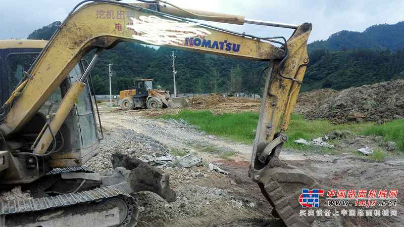 贵州出售转让二手12000小时2009年小松PC60挖掘机