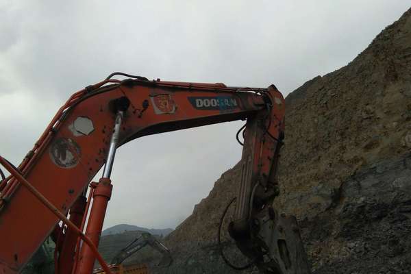 山西出售转让二手1500小时2008年斗山DH300挖掘机