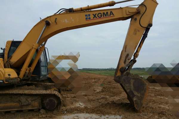 安徽出售转让二手9633小时2010年厦工XG822LC挖掘机