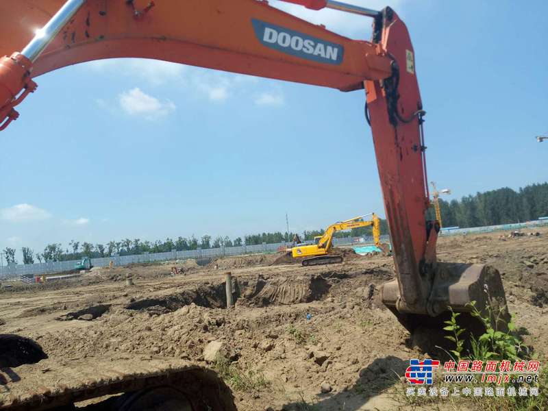 辽宁出售转让二手9800小时2009年斗山DH225挖掘机