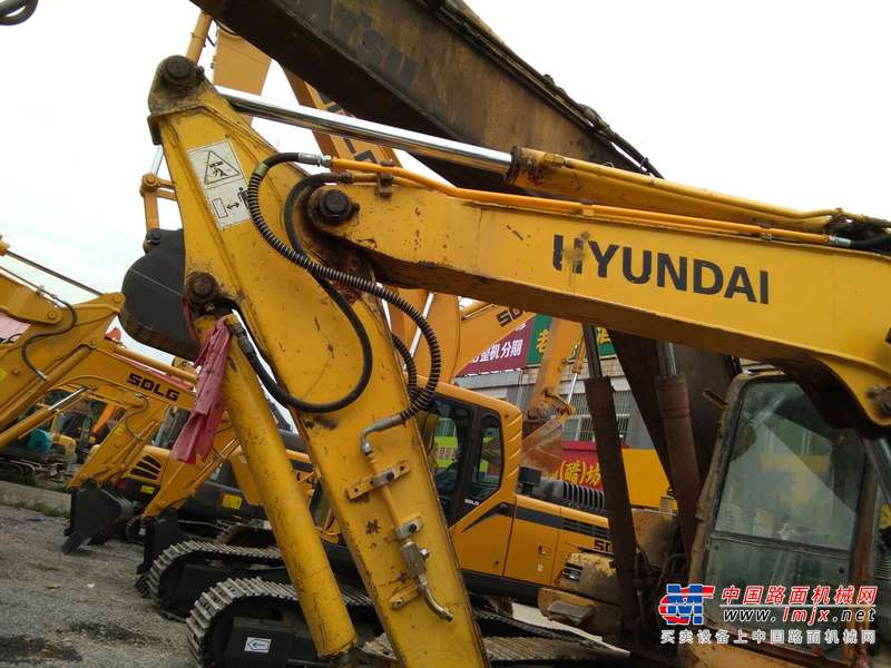 山西出售转让二手8000小时2010年现代R60挖掘机