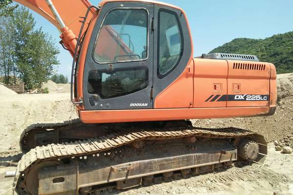 陕西出售转让二手3000小时2009年斗山DH225LC挖掘机
