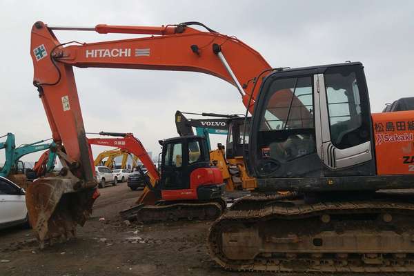 陕西出售转让二手5500小时2010年日立ZX240挖掘机